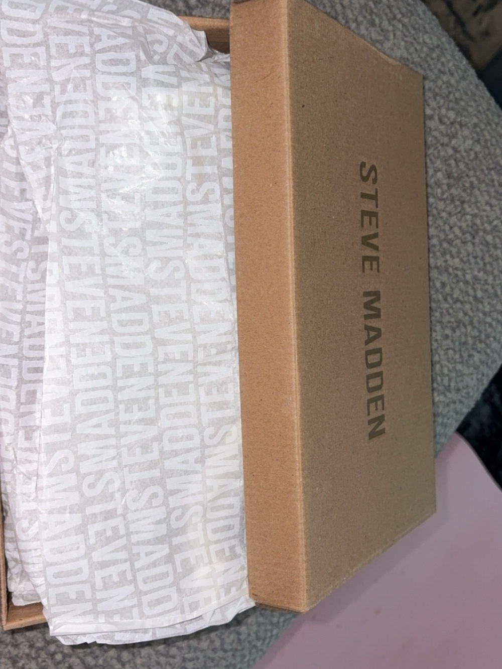 Steve Madden Shoe Box with Branded Tissue - Tan & White
